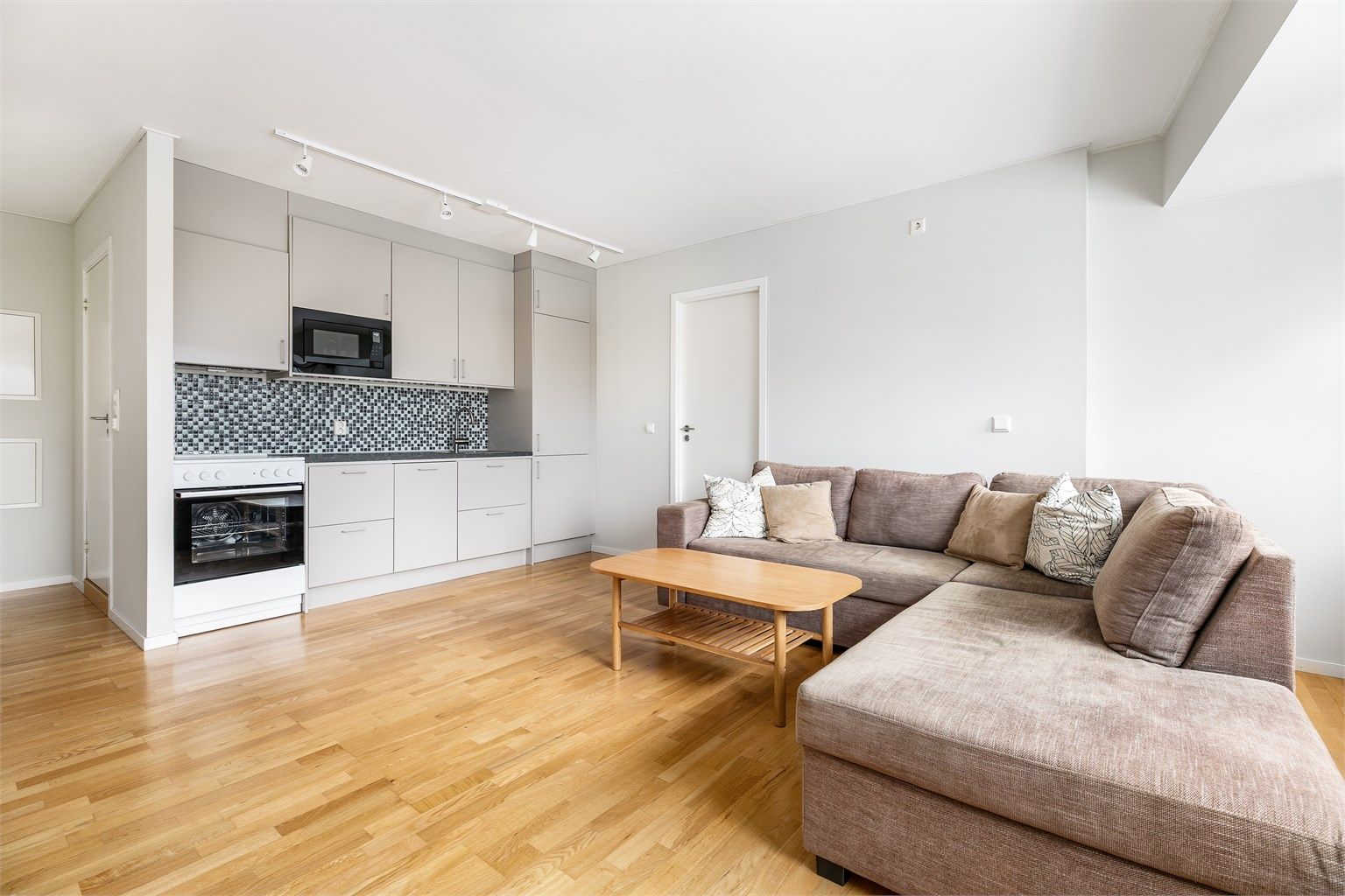 Velkommen til Helgerødgata 33 - presentert av Krogsveen.
Fotograf; Børge Oppegård.