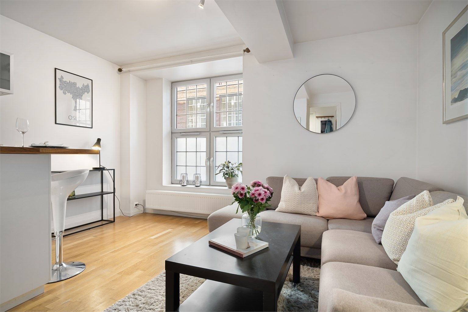 Til tross for at leiligheten er beliggende i byggets første etasje opplever selger både god skjerming og lite innsyn!