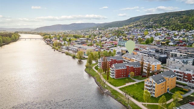 Kort gangavstand til bussholdeplass med meget gunstig busskommunikasjon.
