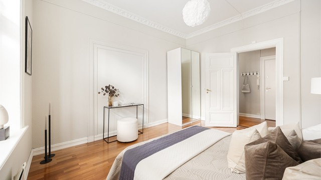 Her er det god plass til en stor garderobe for oppbevaring.