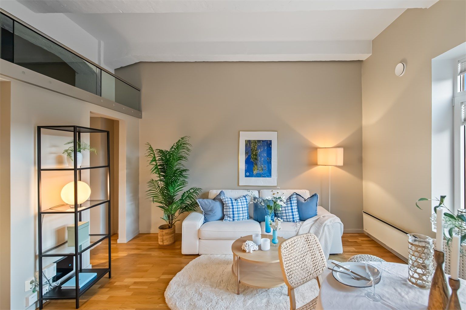 Leiligheten er nymalt i en behagelig og moderne tone