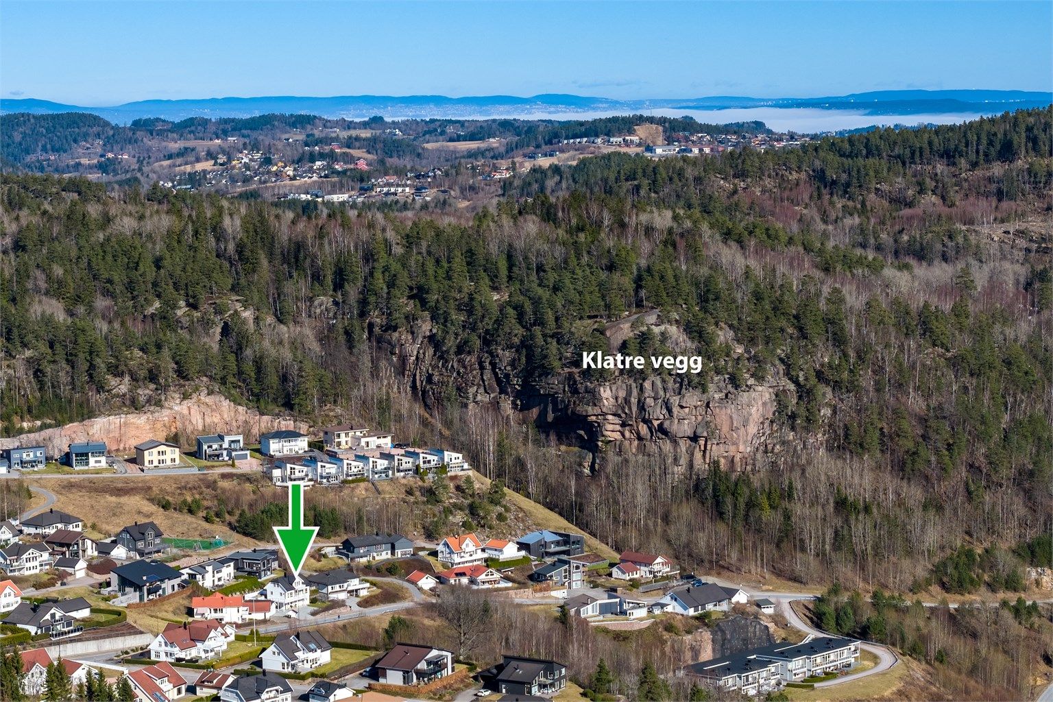 Klatrevegg og fine turmuligheter i nærheten