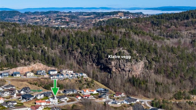 Klatrevegg og fine turmuligheter i nærheten