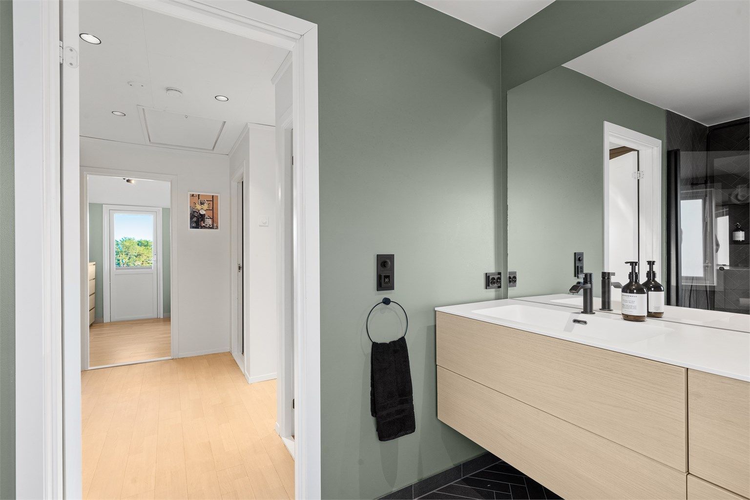 Praktisk løsning med alle soverom og bad i samme etasje. 