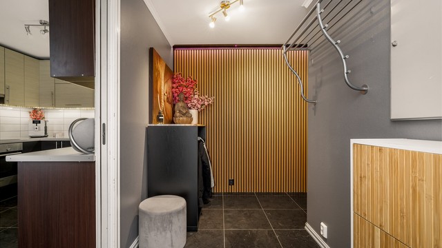 Det er varmekabler i gulvet i hele leiligheten.