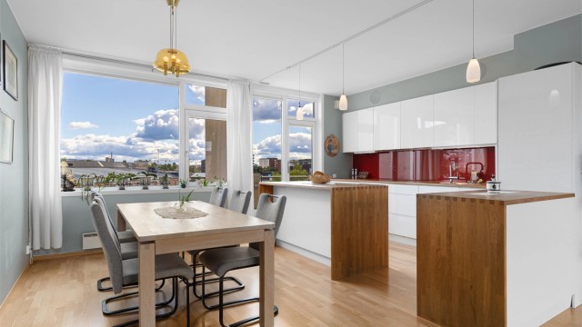 Velkommen til en flott 4-roms toppleilighet i Gunnar Schjelderups vei 11K