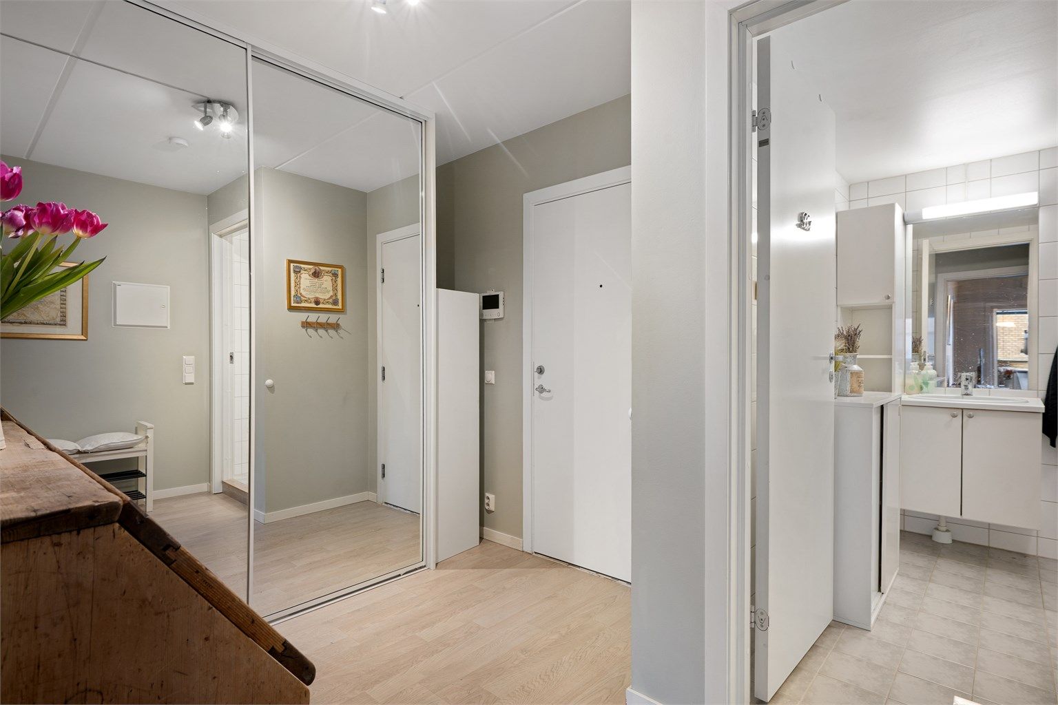 Entre med gode muligheter for garderobe løsninger