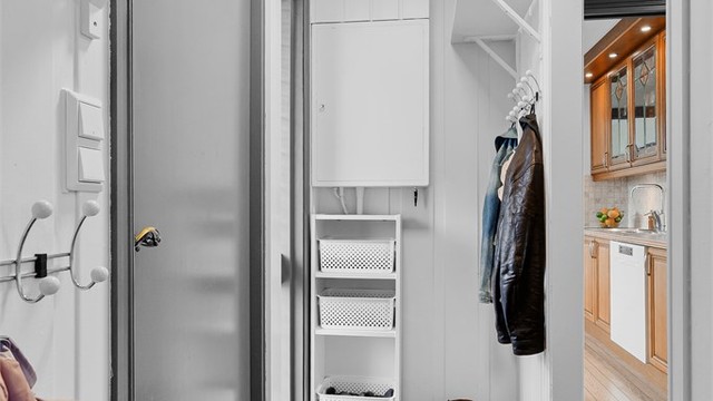 Entré med plass til skostativ