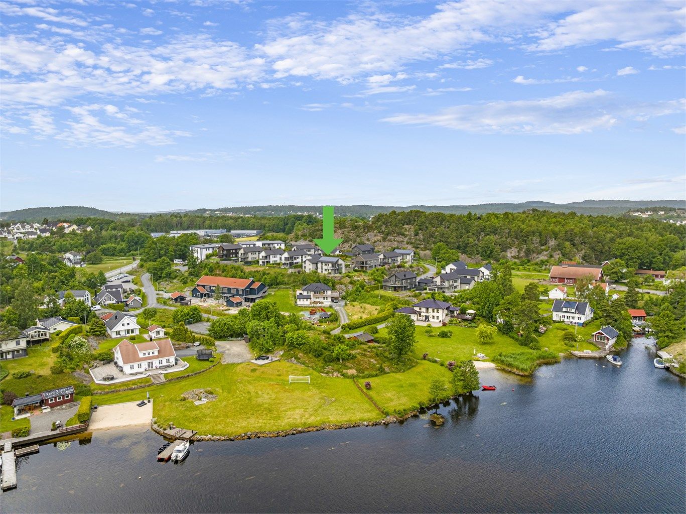 Fint boligområde oppført i nyere tid. Attraktiv område med nærhet til elva og sentrale omgivelser.