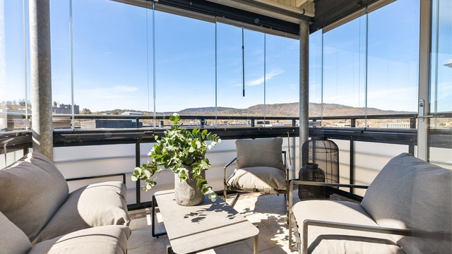 Den innglassede balkongen med utgang fra stuen.