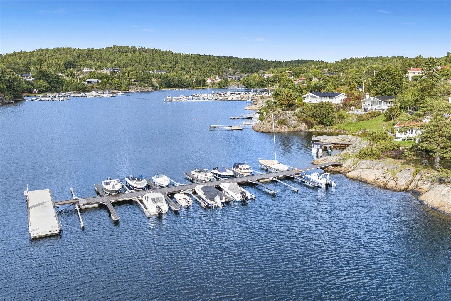 Egen båtplass på felles brygge, ved sjøen her er det også et fint naturområde.
