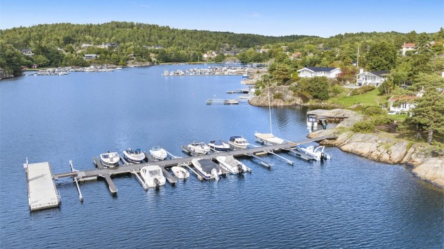 Egen båtplass på felles brygge, ved sjøen her er det også et fint naturområde.