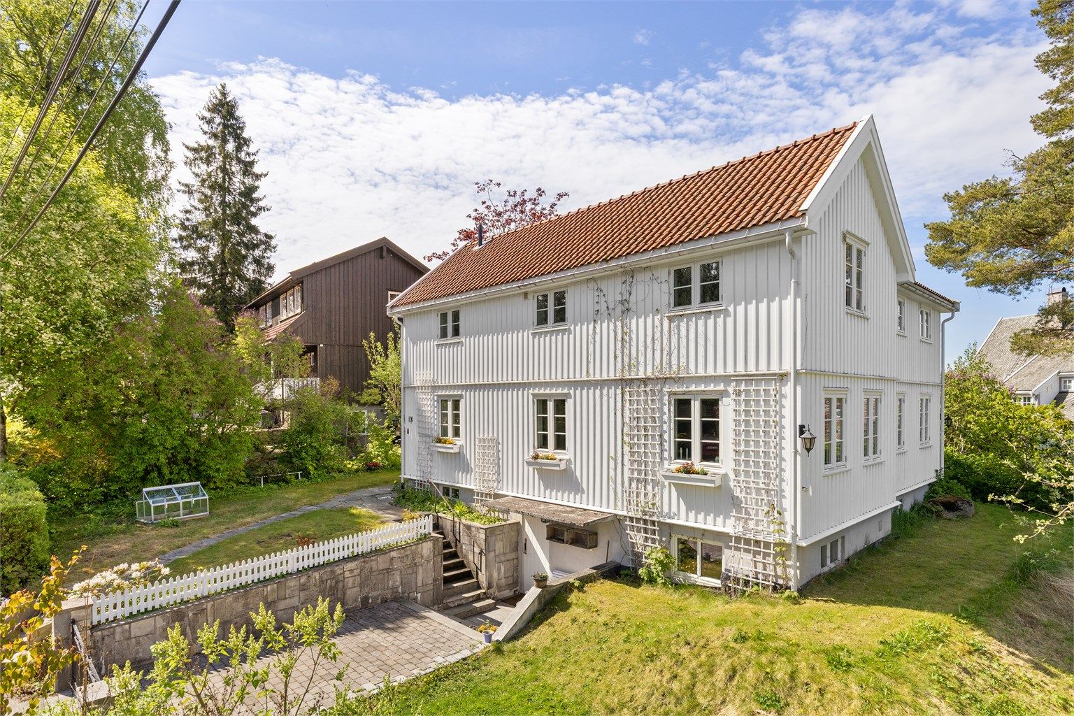 Velkommen til Kjetils vei 1K - Vakker villaeiendom fra 1921 med svært familievennlig og tilbaketrukket beliggenhet (Foto: Petter Tanum/Tanumfoto)