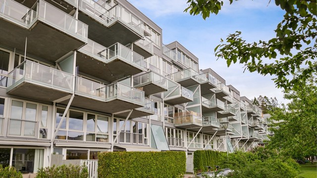 De asfalterte internveiene inne i parken er bilfrie og fine til bruk når små barn skal lære å sykle/lære å bruke sparkesykkel. Parkarealet gir i det hele tatt mange muligheter for sosiale aktiviteter både for barn og voksne