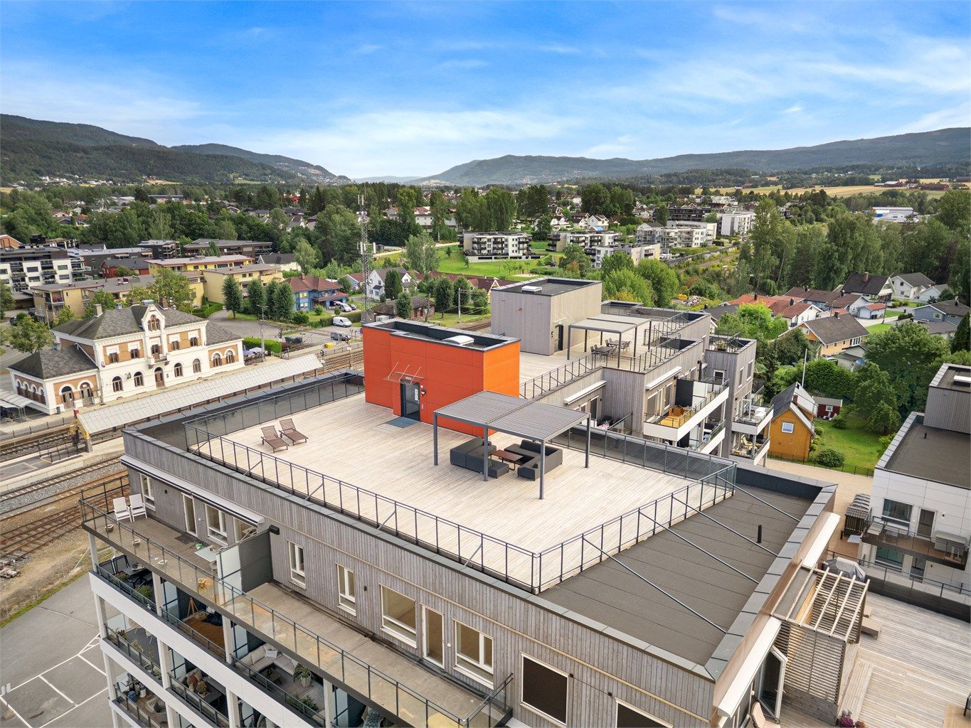 Felles takterrasse med flott utsikt utover Hokksund