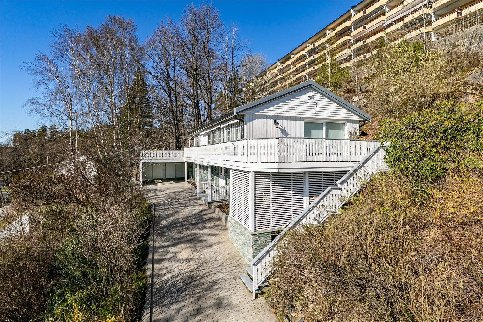 Krapfossveien 13 presenteres av Krogsveen.
Fotograf; Børge Oppegård.