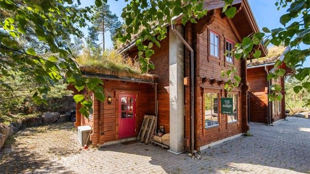 Inngang til spisestue og kjøkken