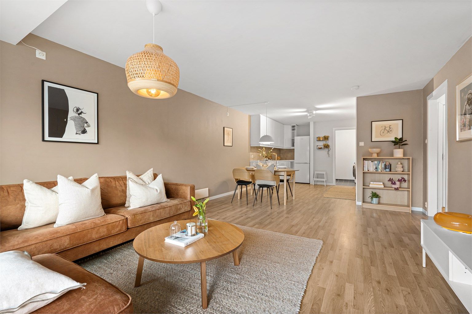 Lene Hviding v/Krogsveen har gleden av å presentere Tennisveien 1.