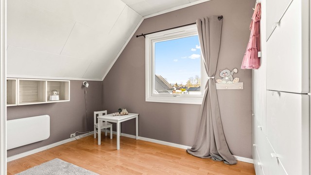 Soverom 2. Garderobeskap medfølger ikke handelen.