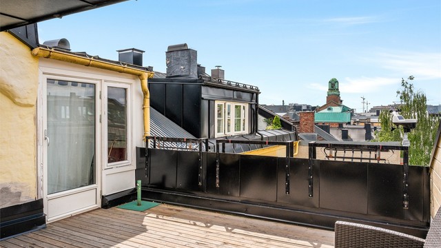Borettslaget har en felles takterrasse som kan benyttes av beboerne, i tilknytning til felles studioleilighet til gratis leie for gjester av beboere.