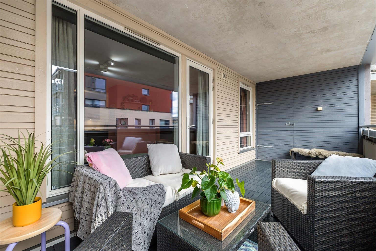 Balkongen disponerer en utebod.