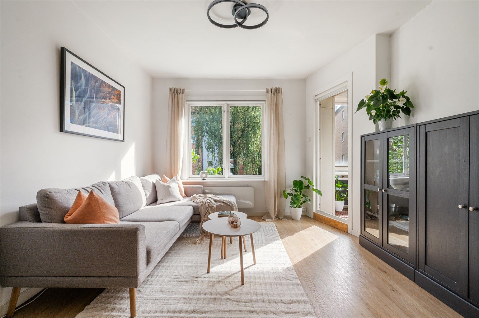 Felleskostnadene på 4 263,- dekker blant annet varmtvann, internett, kommunale avgifter, drift mm.