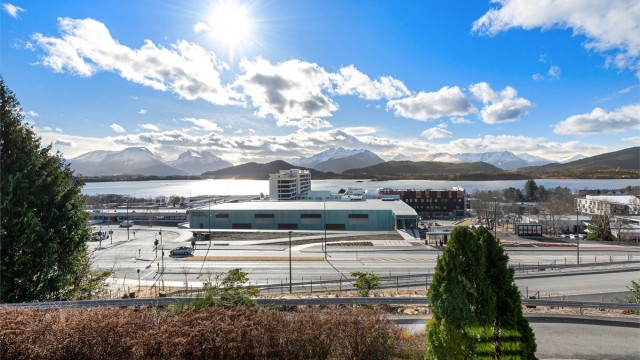 Flott utsikt mot syd mot Borgundfjorden og Sunnmørsfjella