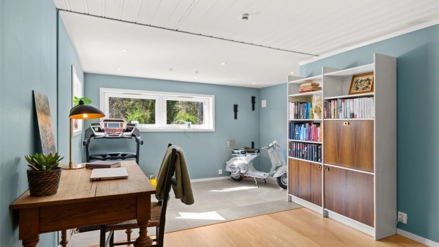 Kjellerstuen har plass til møblering i flere soner, bl.a. har selger hatt tv-stue i en del og trimrom i andre delen