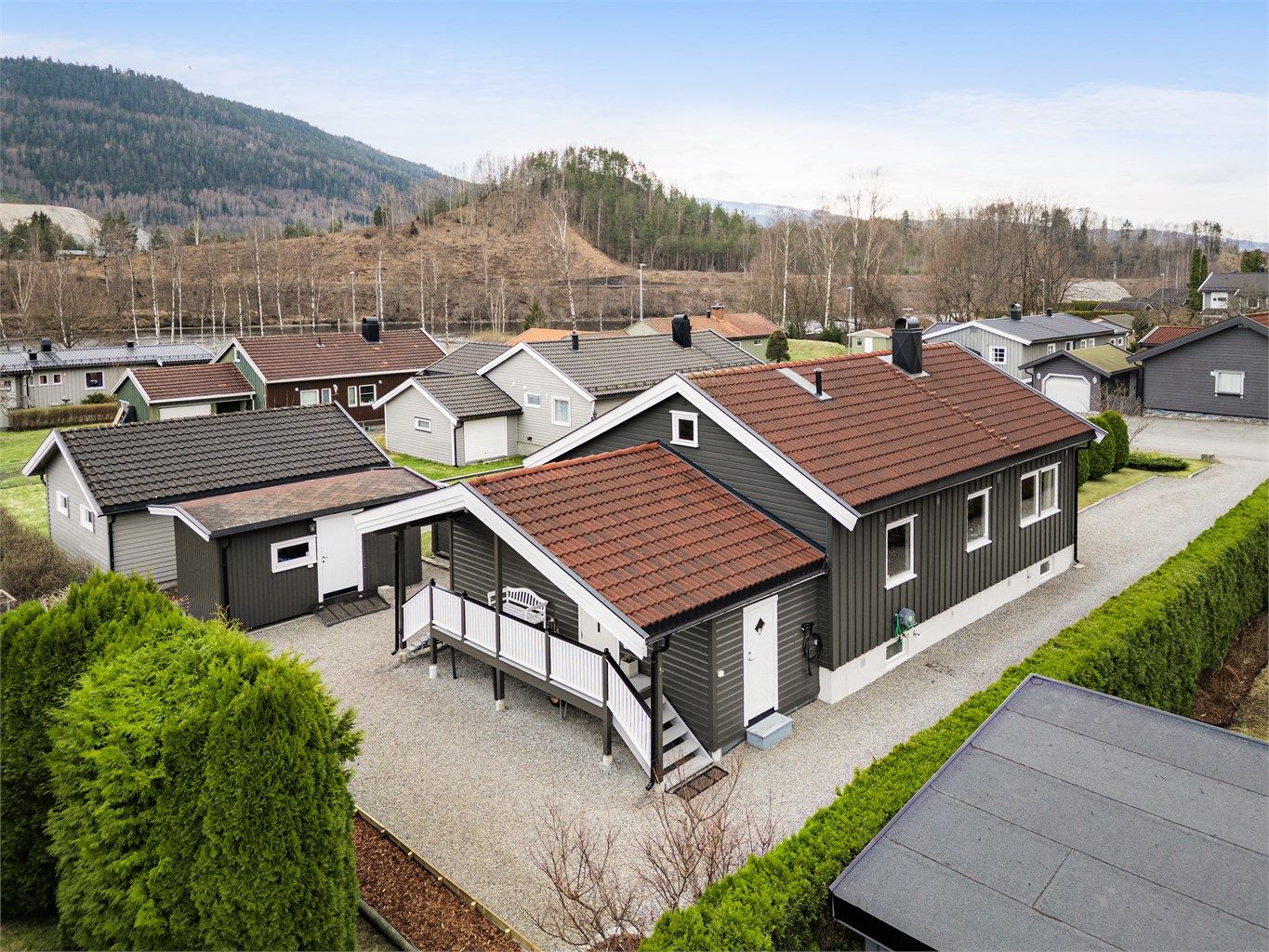  Eiendommen har en attraktiv og meget rolig og barnevennlig beliggenhet