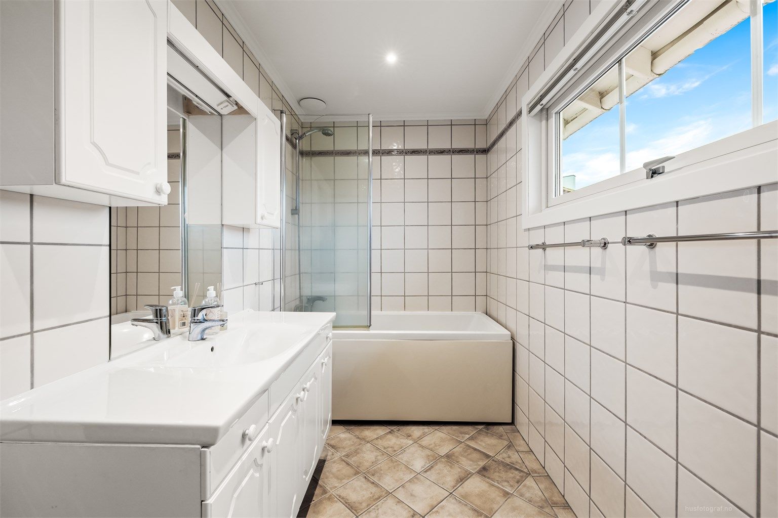 Også badet i andre etasje er utstyrt med gulvvarme.