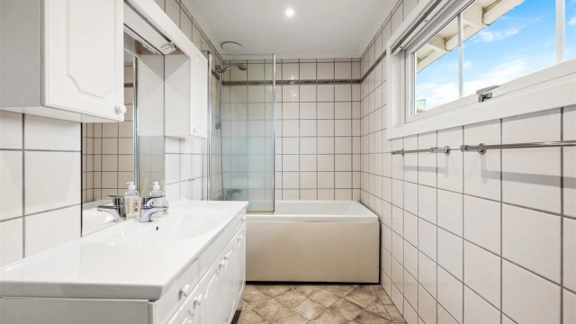 Også badet i andre etasje er utstyrt med gulvvarme.