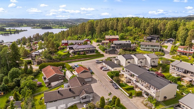 Marka kun et steinkast unna boligen med flere turstier