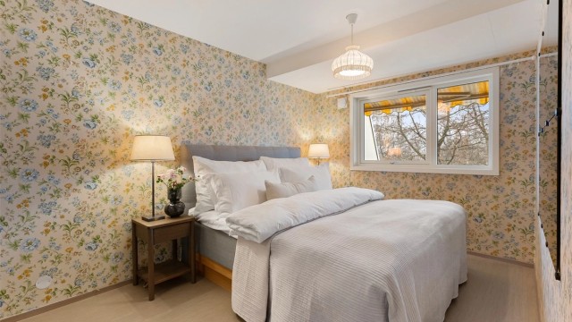 Leiligheten har 3 soverom i dag. Dette er det største