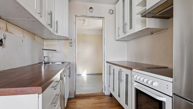 Her er det rom for å modernisere og skape ditt drømmekjøkken, med potensial for en personlig stil.