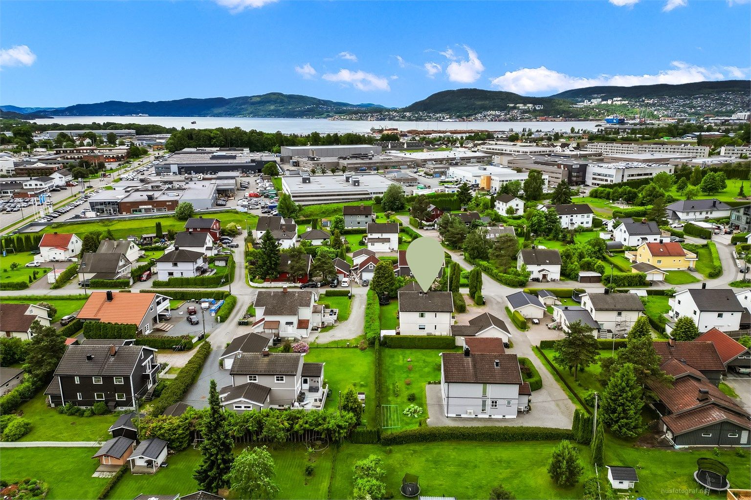 Eiendommen ligger i et hyggelig boligområde med praktisk avstand til både Asker sentrum og Drammen sentrum. 
Foto: Haiman Askari.