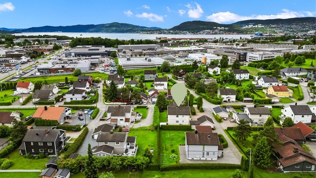 Eiendommen ligger i et hyggelig boligområde med praktisk avstand til både Asker sentrum og Drammen sentrum.
Foto: Haiman Askari.