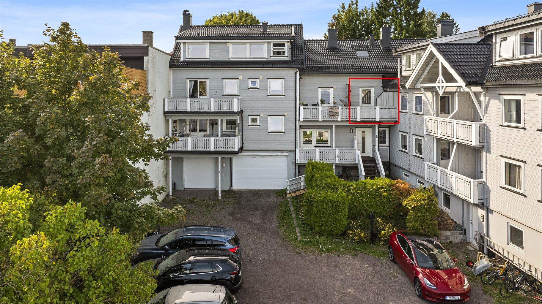 Her bor du i 2. etasje med kort vei til sentrum, butikker, kollektivtransport og flotte rekreasjonsområder.