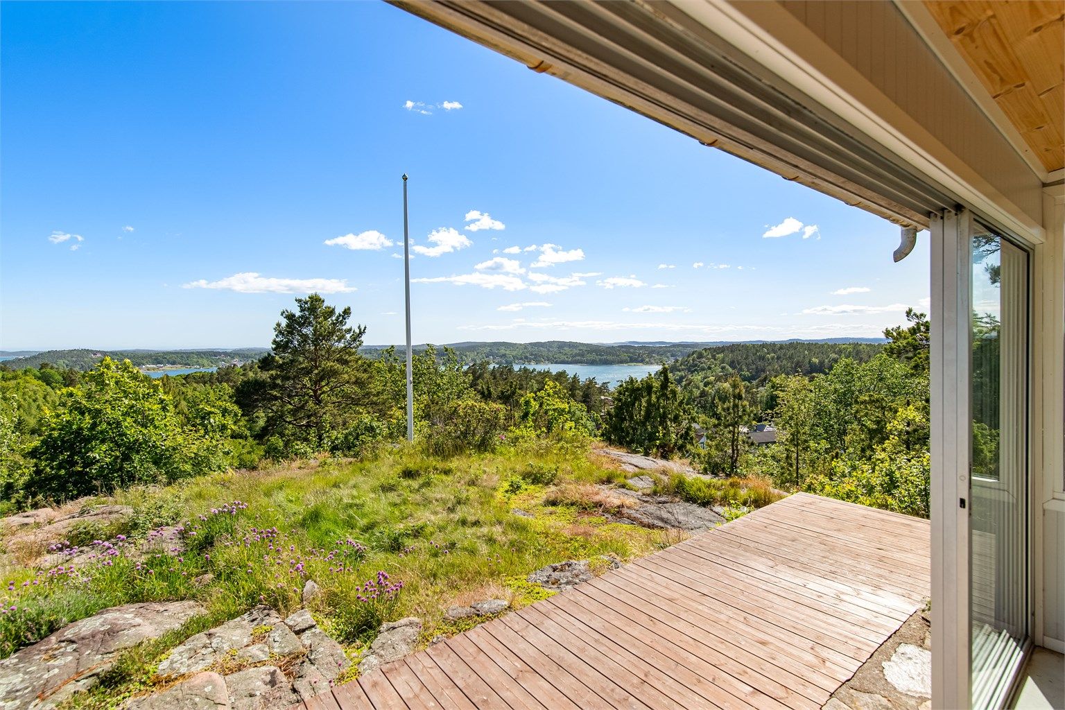 Beliggende høyt og fritt med fantastisk utsikt! 