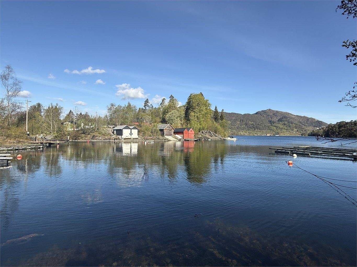 Naustet til høyre.