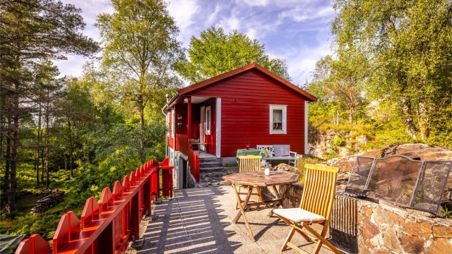 - Velkommen til Heggernesvegen 17, en koselig hytte med usjenert beliggenhet på Nordre Haugland -