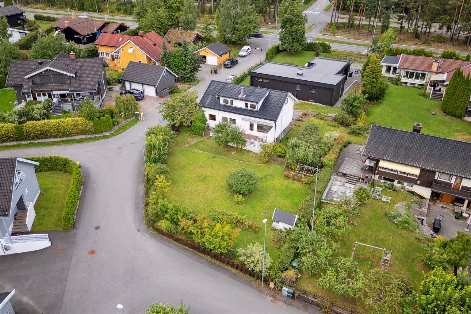 Velkommen til Henrik Ibsens gate 11 - Innholdsrik enebolig på solrik hjørnetomt, attraktivt beliggende i rolige Bondesvea.