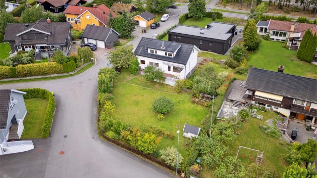 Velkommen til Henrik Ibsens gate 11 - Innholdsrik enebolig på solrik hjørnetomt, attraktivt beliggende i rolige Bondesvea.