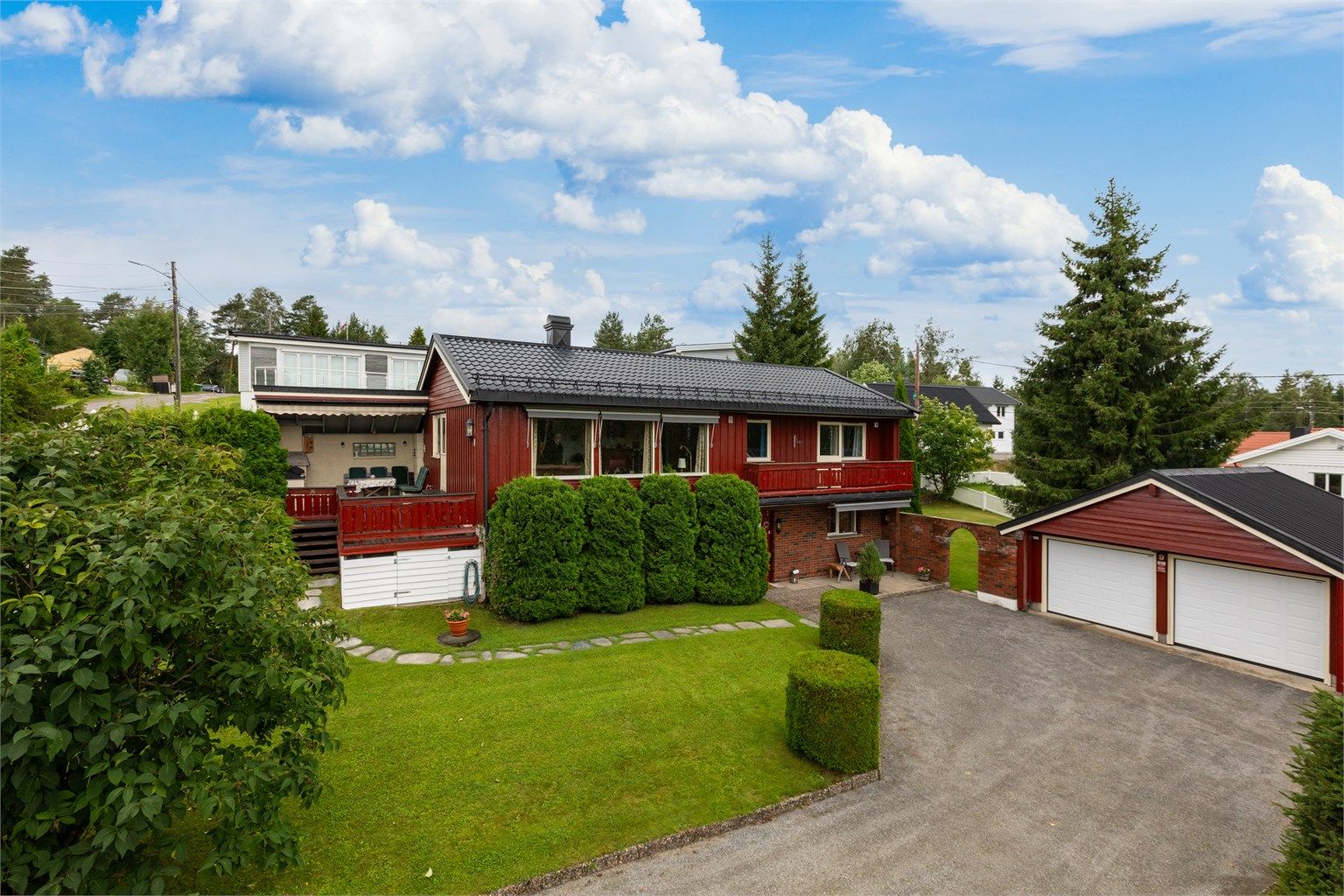 Pen og velholdt enebolig over to plan