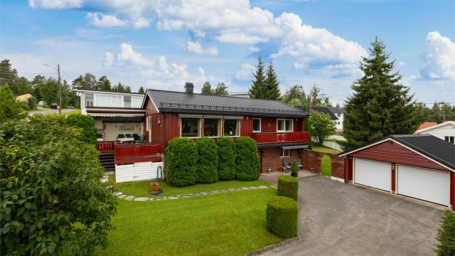 Pen og velholdt enebolig over to plan