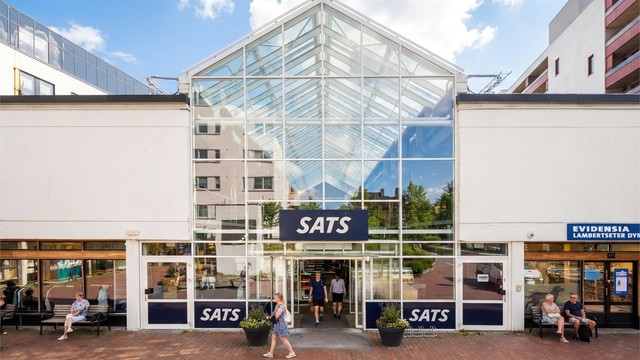 SATS ligger like ved senteret.