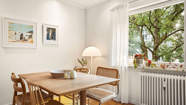 Her er det god plass til en romslig spisegruppe, perfekt for hyggelige middager med familie og venner.