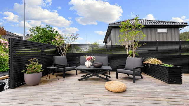 Her er det god plass til både sittegruppe og spisebord.