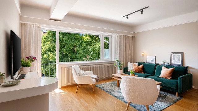 Store vindusflater slipper inn rikelig med naturlig lys