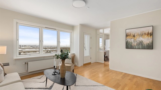 Velkommen til Betzy Kjelsbergs vei 11, en praktisk og usjenert utsiktsleilighet i byggets 11. etasje.