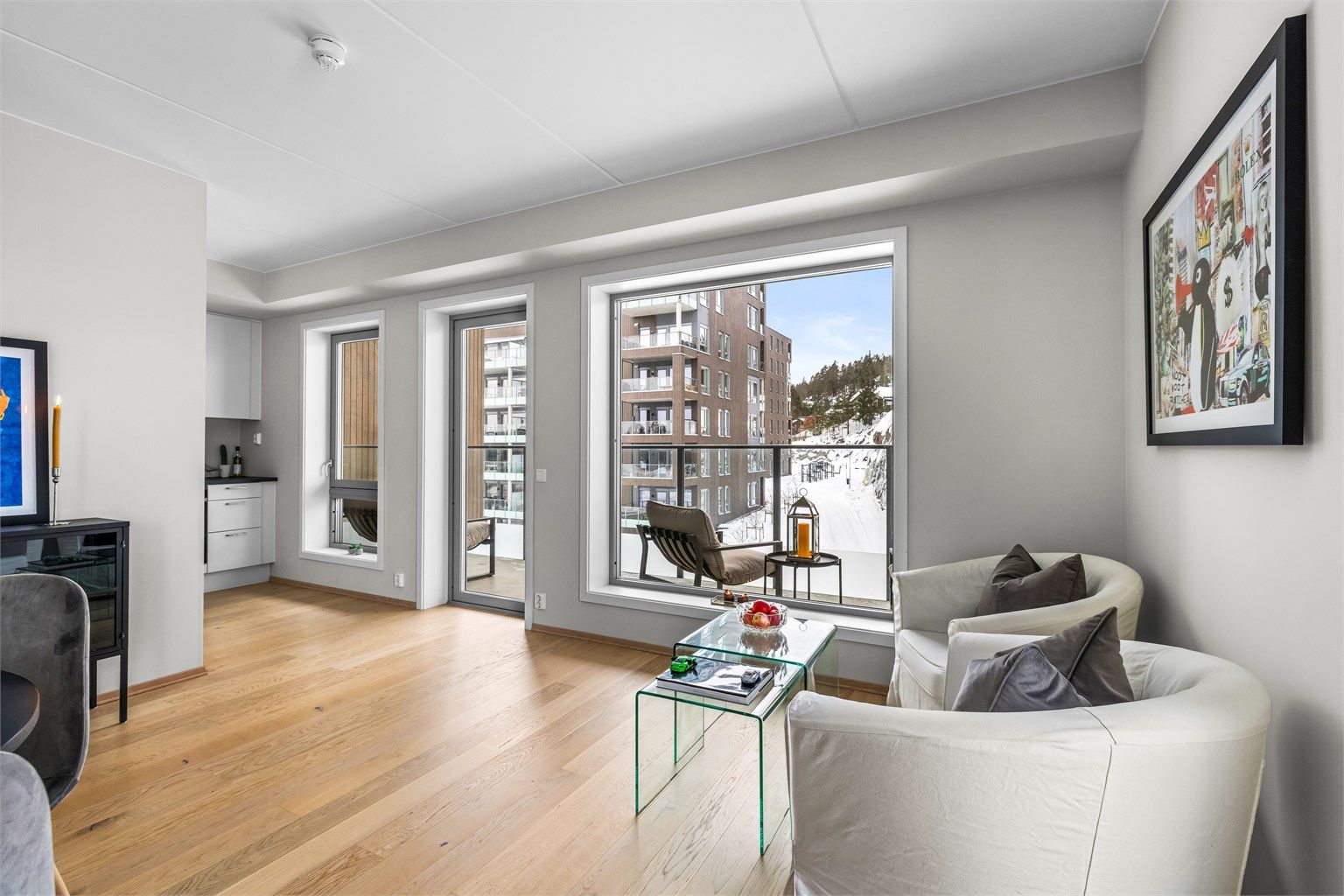 Den åpne løsningen gjør leiligheten lett å innrede etter eget ønske.